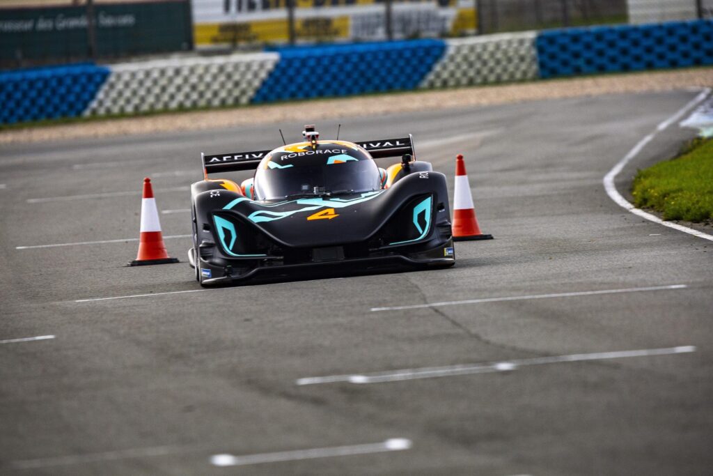 The DevBot 2.0 on the track in France with the OS1-16