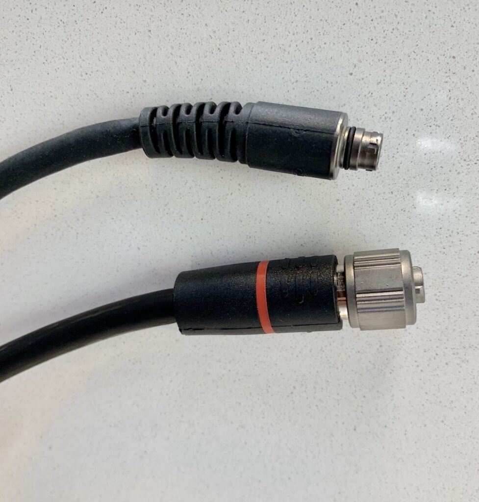 Top: Previous push-pull cableBottom: New 28 AWG cable with bayonet connector